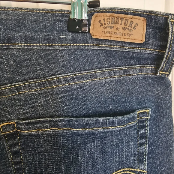 Levi's Classic Blue Women's Modern Capri Jeans Sz 16 - Picture 8 of 9